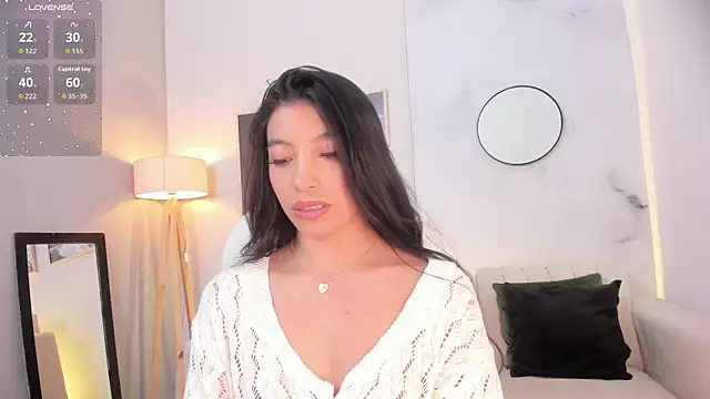 Tiffany Low online show from 8, 11, 2025