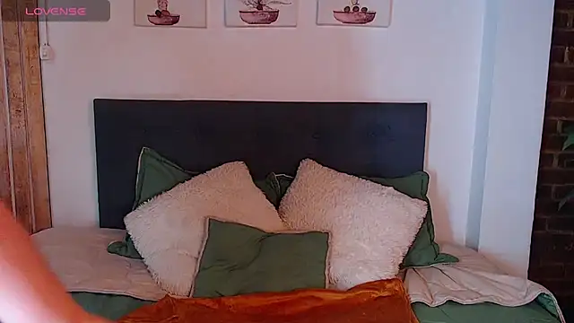 Andrea secret  online show from 4, 12, 2025