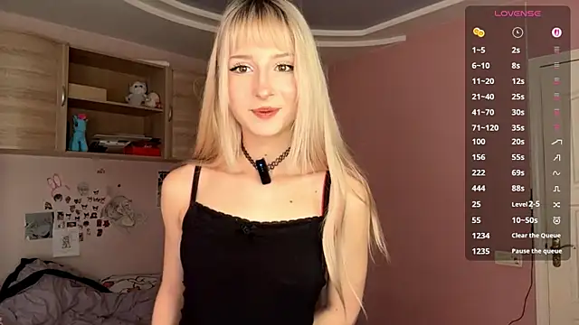 FridaAaberg online show from 7, 11, 2025