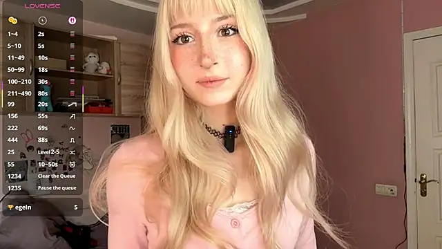 FridaAaberg online show from 26, 11, 2025