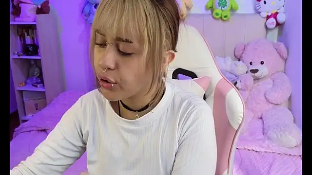 NekoWaifu online show from 9, 4, 2026