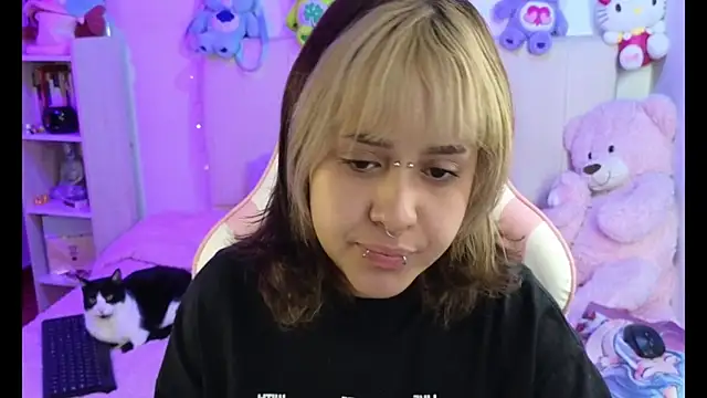 NekoWaifu online show from 8, 4, 2026