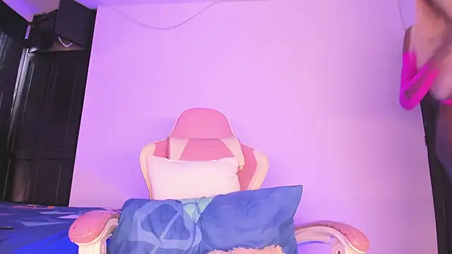 Snapshot of Mara_royal chatting on 10, 11, 2025 Mara royal online show from 10, 11, 2025