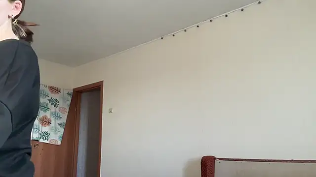 MargarettNewbie online show from 2, 10, 2025