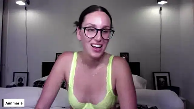 Snapshot of annmarieferrara chatting on 6, 5, 2026 annmarieferrara online show from 6, 5, 2026