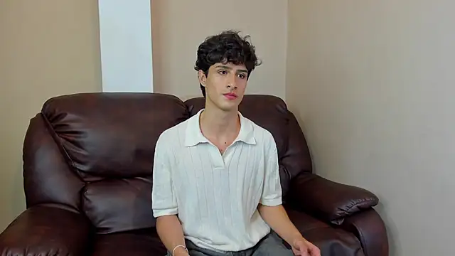 Snapshot of Xam_Collen chatting on 17, 12, 2025 Xam Collen online show from 17, 12, 2025