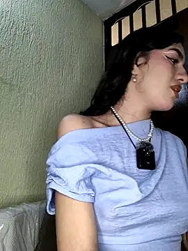 Emily-hottson online show from 17, 10, 2025