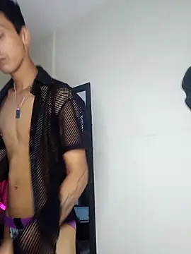 Snapshot of Seth__c69 chatting on 2, 11, 2025 Seth  c69 online show from 2, 11, 2025