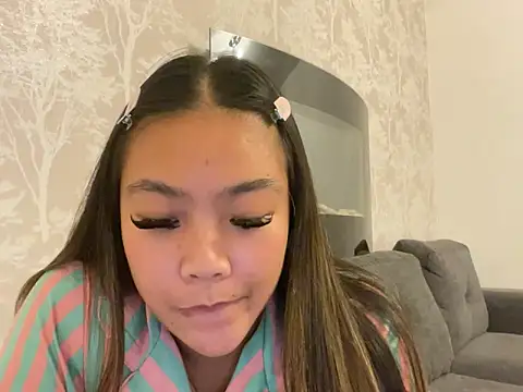 MissCherryyxox online show from 7, 10, 2025