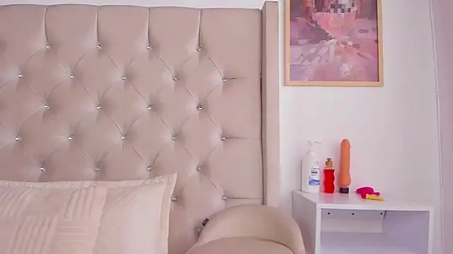 EmmaaHills online show from 30, 10, 2025