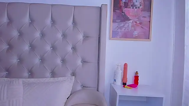 EmmaaHills online show from 31, 10, 2025