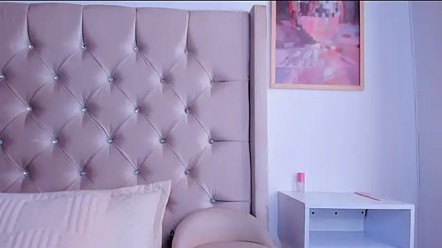 EmmaaHills online show from 7, 10, 2025