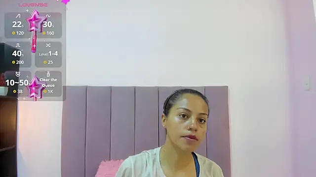 HoollyHendrix online show from 17, 10, 2025