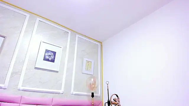 HoollyHendrix online show from 22, 12, 2025