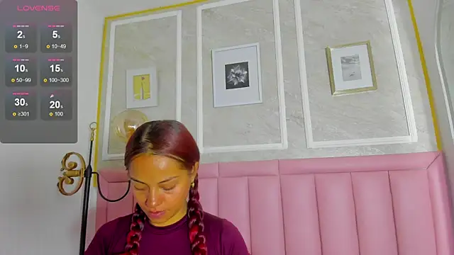 HoollyHendrix online show from 31, 1, 2026