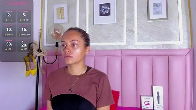 HoollyHendrix online show from 10, 2, 2026