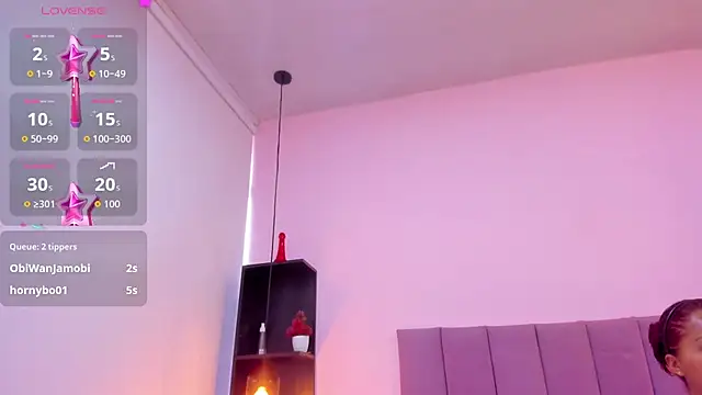 HoollyHendrix online show from 27, 10, 2025