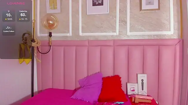 HoollyHendrix online show from 7, 2, 2026