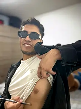 Snapshot of tomy_hot20 chatting on 11, 10, 2025 tomy hot20 online show from 11, 10, 2025