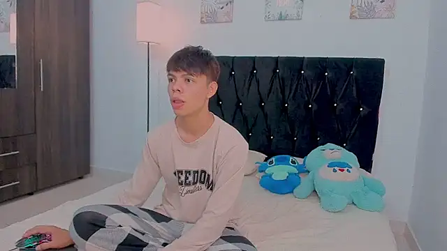 Zacktorres  online show from 30, 10, 2025