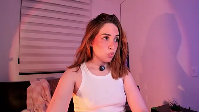 SarahCastillo  online show from 22, 10, 2025