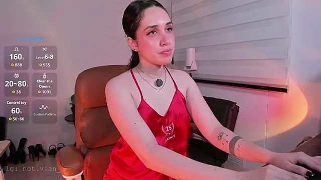 SarahCastillo  online show from 14, 4, 2026