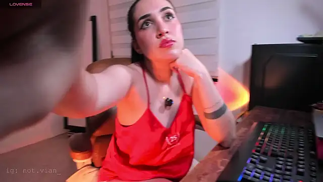 SarahCastillo  online show from 26, 4, 2026