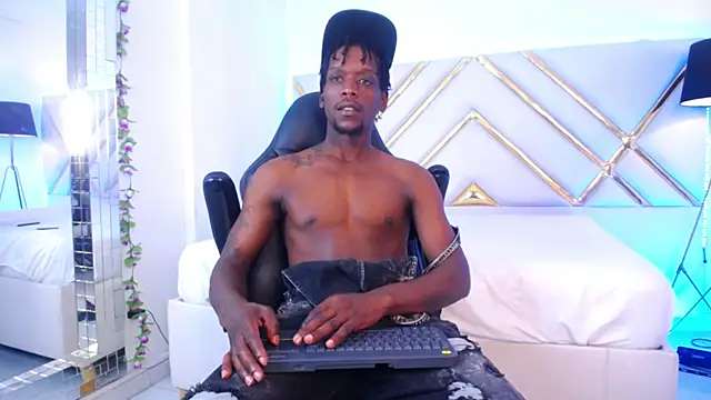 SkylerBigxxx online show from 28, 10, 2025