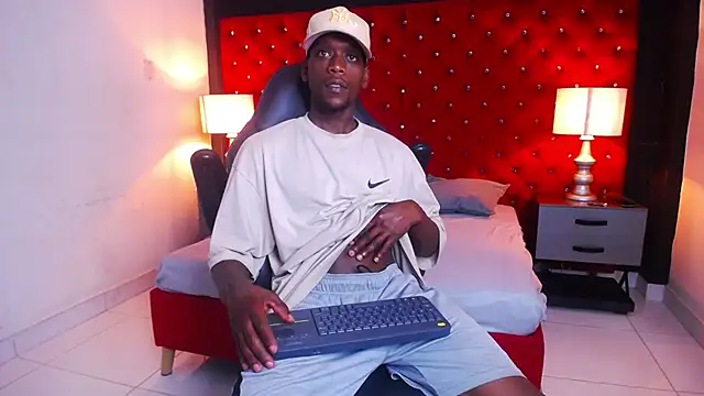 Snapshot of SkylerBigxxx chatting on 14, 10, 2025 SkylerBigxxx online show from 14, 10, 2025