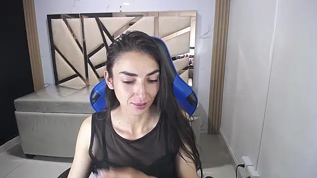 Maily a  online show from 5, 12, 2025