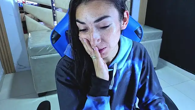 Maily a  online show from 11, 4, 2026