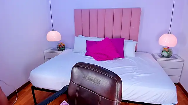 Amy Ferreira online show from 26, 11, 2025