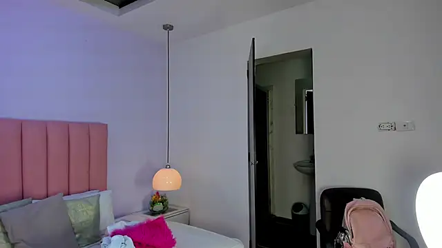 Amy Ferreira online show from 10, 11, 2025