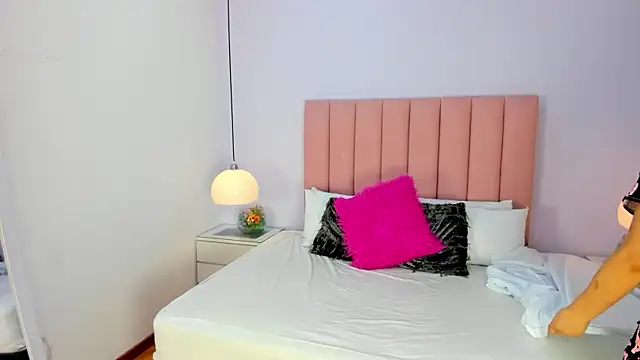 Amy Ferreira online show from 12, 11, 2025