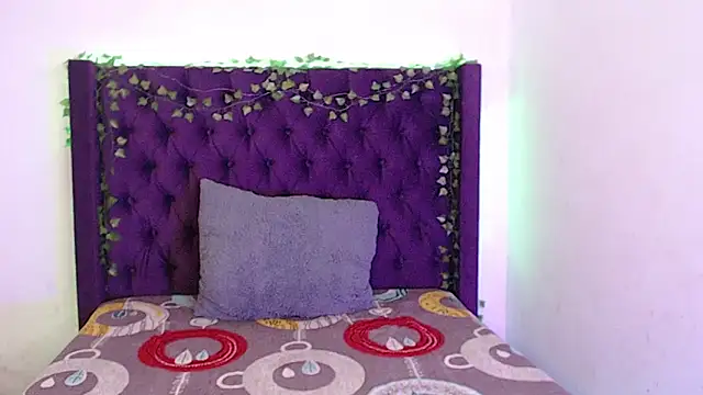 Snapshot of KaMila_M00N chatting on 7, 5, 2026 KaMila M00N online show from 7, 5, 2026