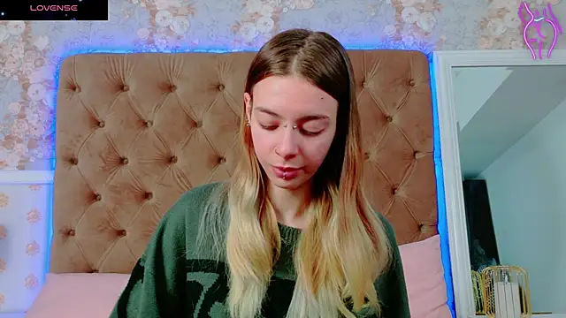 CoraVex online show from 27, 10, 2025