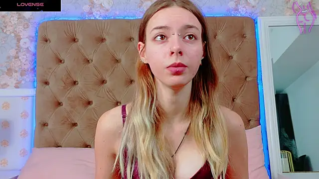 CoraVex online show from 24, 10, 2025