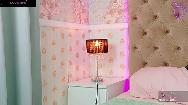 CoraVex online show from 8, 10, 2025