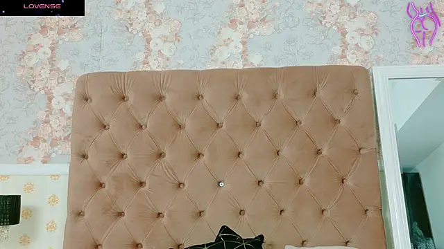 CoraVex online show from 7, 10, 2025