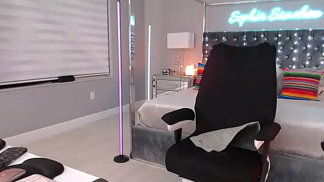 theofficialsophiasanchez online show from 18, 4, 2026