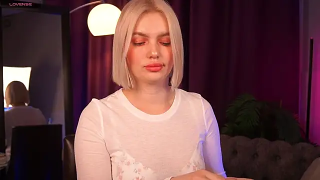 Snapshot of Amelia_Wells chatting on 12, 11, 2025 Amelia Wells online show from 12, 11, 2025