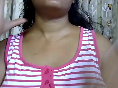 Snapshot of SURBHI_98 chatting on 29, 9, 2025 SURBHI 98 online show from 29, 9, 2025
