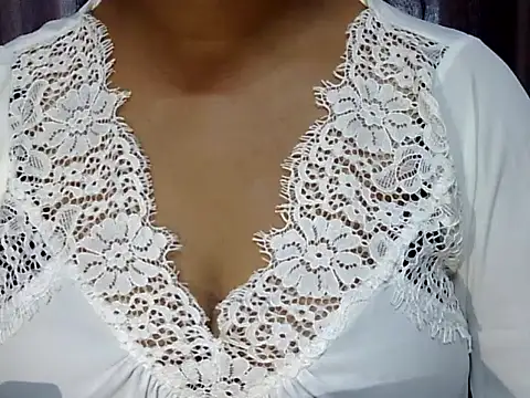 Snapshot of SURBHI_98 chatting on 18, 9, 2025 SURBHI 98 online show from 18, 9, 2025