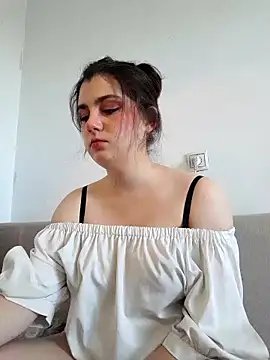 Luna Moody online show from 3, 10, 2025