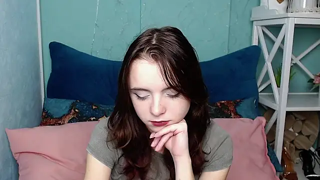Snapshot of VivienneRo chatting on 9, 10, 2025 VivienneRo online show from 9, 10, 2025