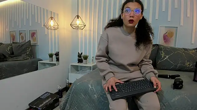 SweetStarr  online show from 21, 10, 2025