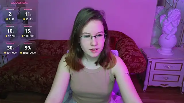 Lisa Roses online show from 1, 12, 2025