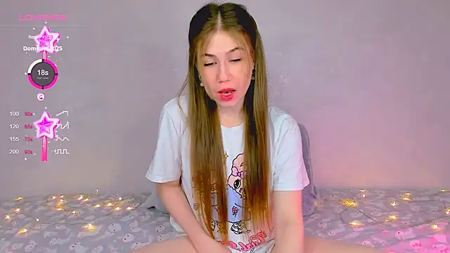Snapshot of baby_girl_0001 chatting on 13, 10, 2025 baby girl 0001 online show from 13, 10, 2025