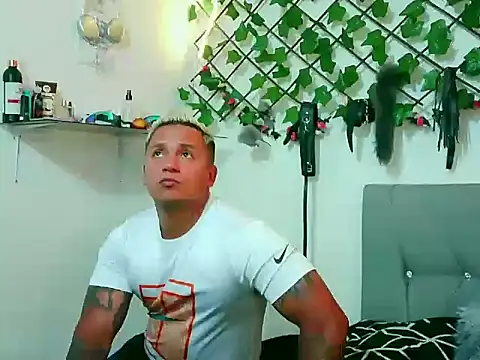 Snapshot of MR777DESIRE chatting on 18, 9, 2025 MR777DESIRE online show from 18, 9, 2025