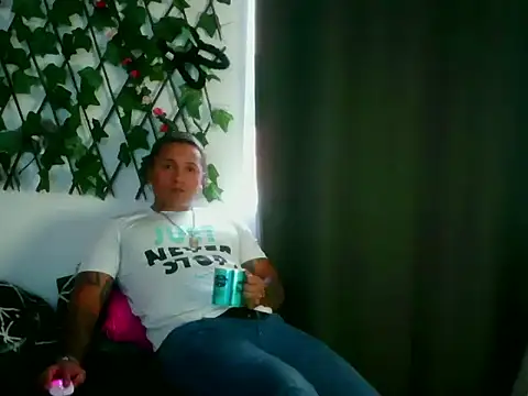 Snapshot of MR777DESIRE chatting on 12, 10, 2025 MR777DESIRE online show from 12, 10, 2025